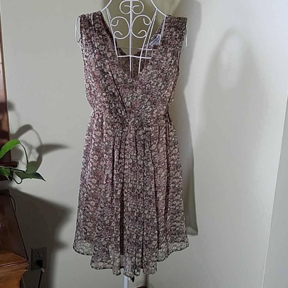 Rachael & Chloe Flowered V neck Dress. Size M